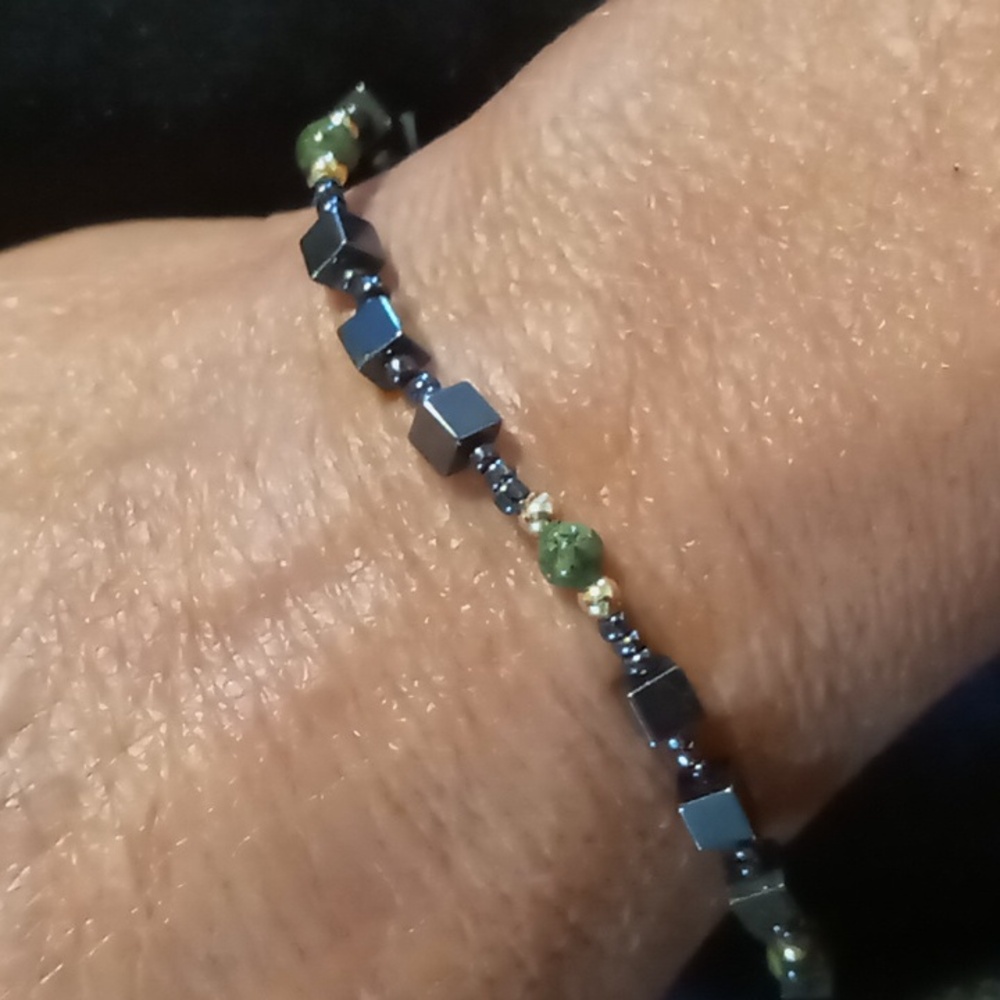 Hermitite & natural jade stone of plenty beaded bracelets 8.0 in long.